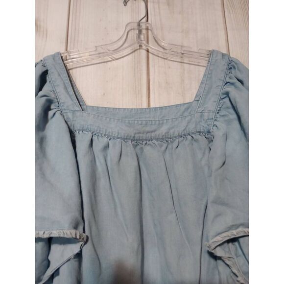 A.n.a 2x Chambray Blue Square Neck Blouse Top Flutter Sleeve Frayed Hem Women's - Picture 3 of 8